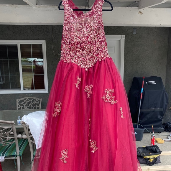 Quinceañera dress - Picture 2 of 3